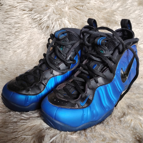 Men's Nike  Black and Blue Sneakers - Picture 2 of 10